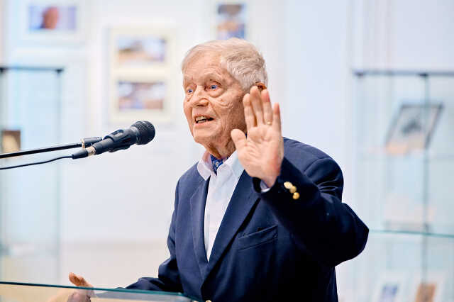 Hollán László