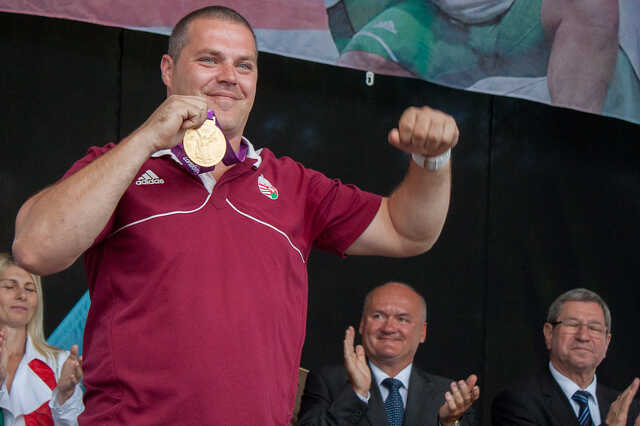 Szombathelyi olimpikonok köszöntése a Fő téren