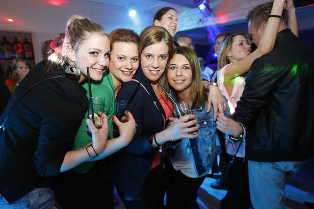 Fősulis buli az egyetemi klubban