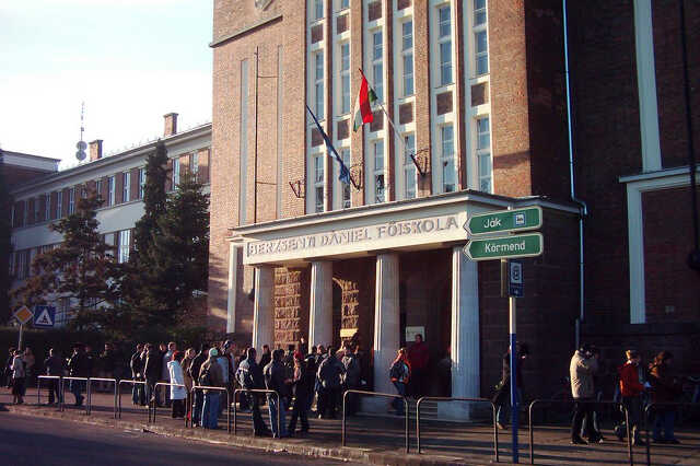 Az előd főiskolán végzettek felkutatásával még gond van