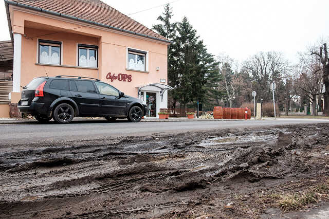 Sár a Géfin Gyula utcában