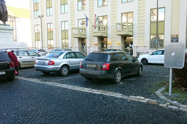 Parkoló