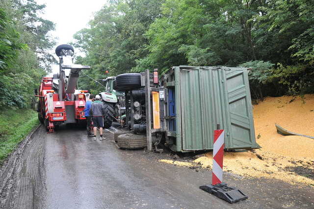 Osztrák kukoricaszállító traktor balesete Kőszeg közelében
