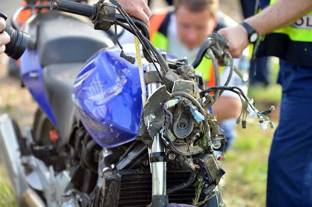 Főúton haladó motorral ütközött a Ford Sárvárnál