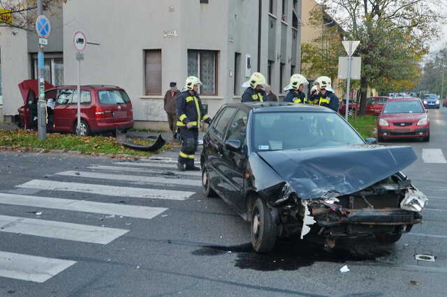 Két VW ütközött Szombathelyen, a Rákóczi úton