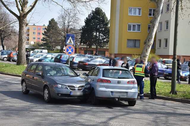 Nissan elé hajtot egy Seat Szombathelyen