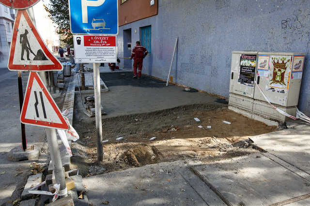 Járdafelújítás a Malom utcában