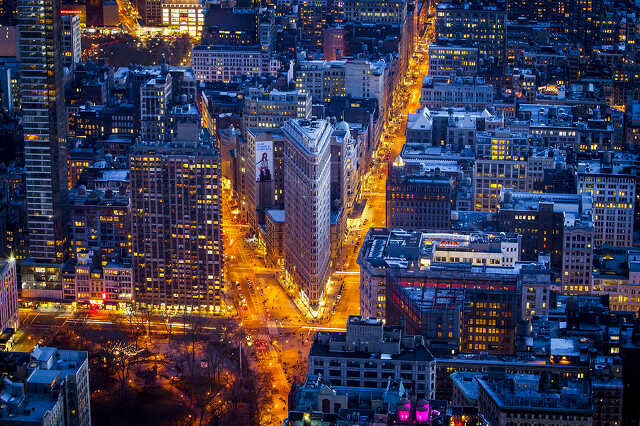 Az éjszakai város az Empire State Building 86. emeletéről