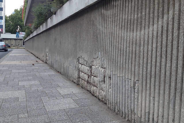 Omladozó, koszos Városháza