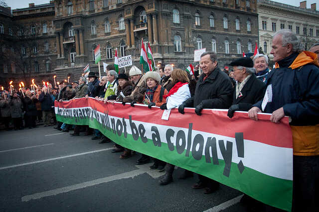 Tüntetés a kormány mellett Budapesten