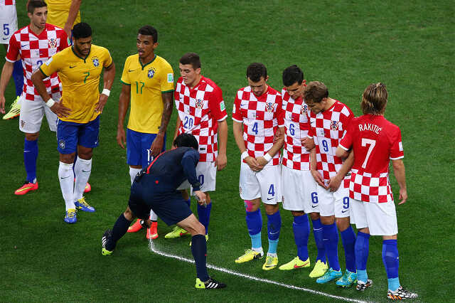 Foci VB: hab a bírónál
