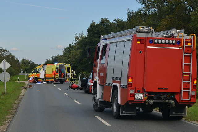 Motor elé tekert a kerékpáros a 87-es főúton 