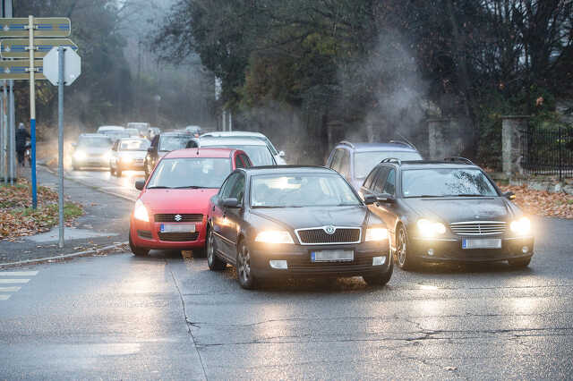 Reggeli dugó a Nárai utca és a Brenner Tóbiás körút kereszteződésénél