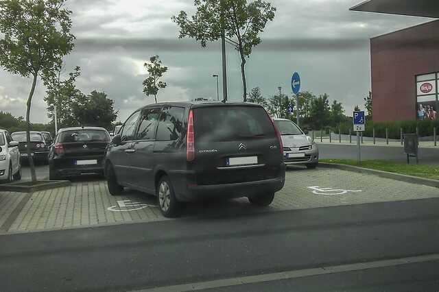 Két rokkantparkolót egy csapásra