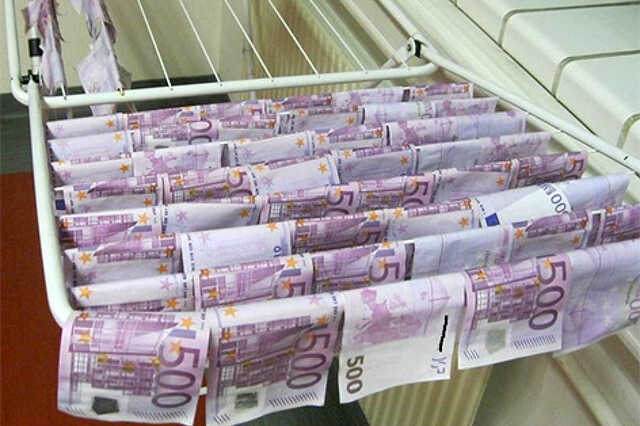 Szárad a pénz a bécsi rendőrörsön