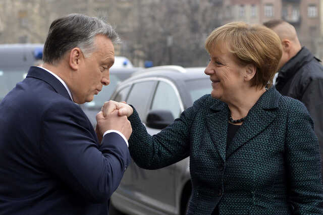 Kézcsók