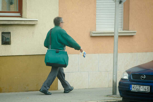 Postai kézbesítő