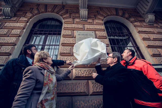 Emléktáblát avattak dr. Földes Éva szülőházánál