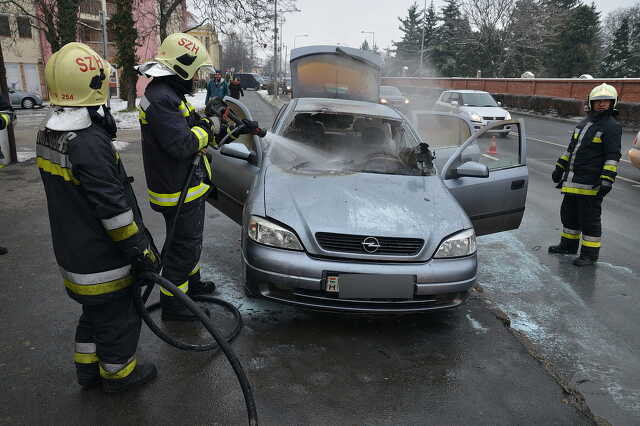 Kigyulladt egy Opel Szombathelyen