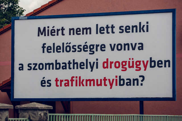 Üzengetős plakátok Szombathelyen