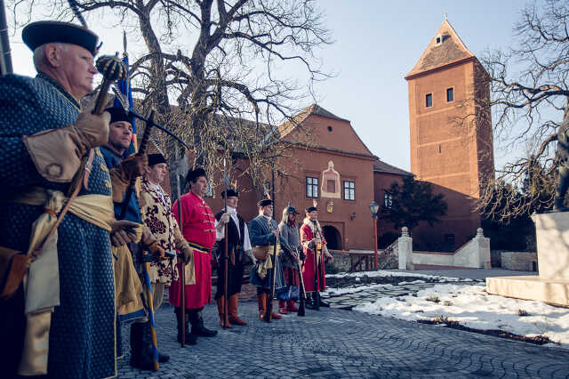 Átadták a felújított várat Kőszegen