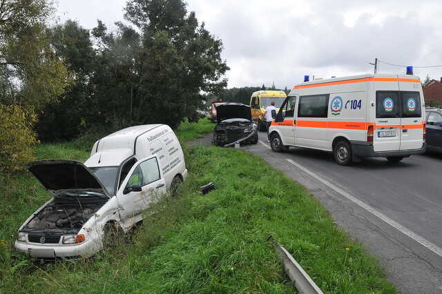 Előzésből baleset a 86-oson, Kisunyomnál