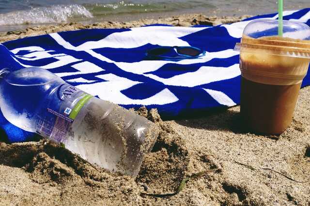 Az 1 eurós frappé + víz kombó