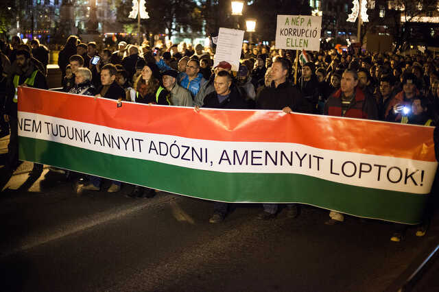 A mi országunk! A mi pénzünk! - Korrupcióellenes tüntetés Budapesten
