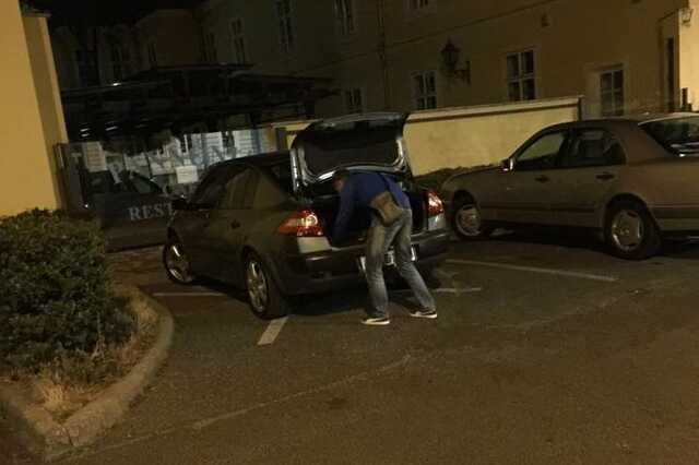 Arrogáns parkoló