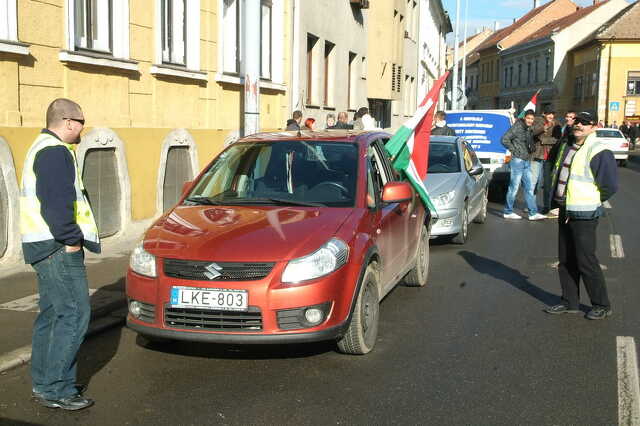 A korábbi forgalmi rend visszaállításáért demonstráltak Kőszegen