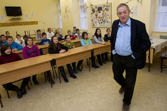 Együtt szavalt Jordán Tamás és a Brenner János Ált. Isk. diáksága