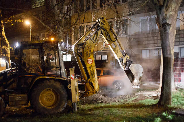 Eltört egy távhő gerincvezeték a Rohonci úton