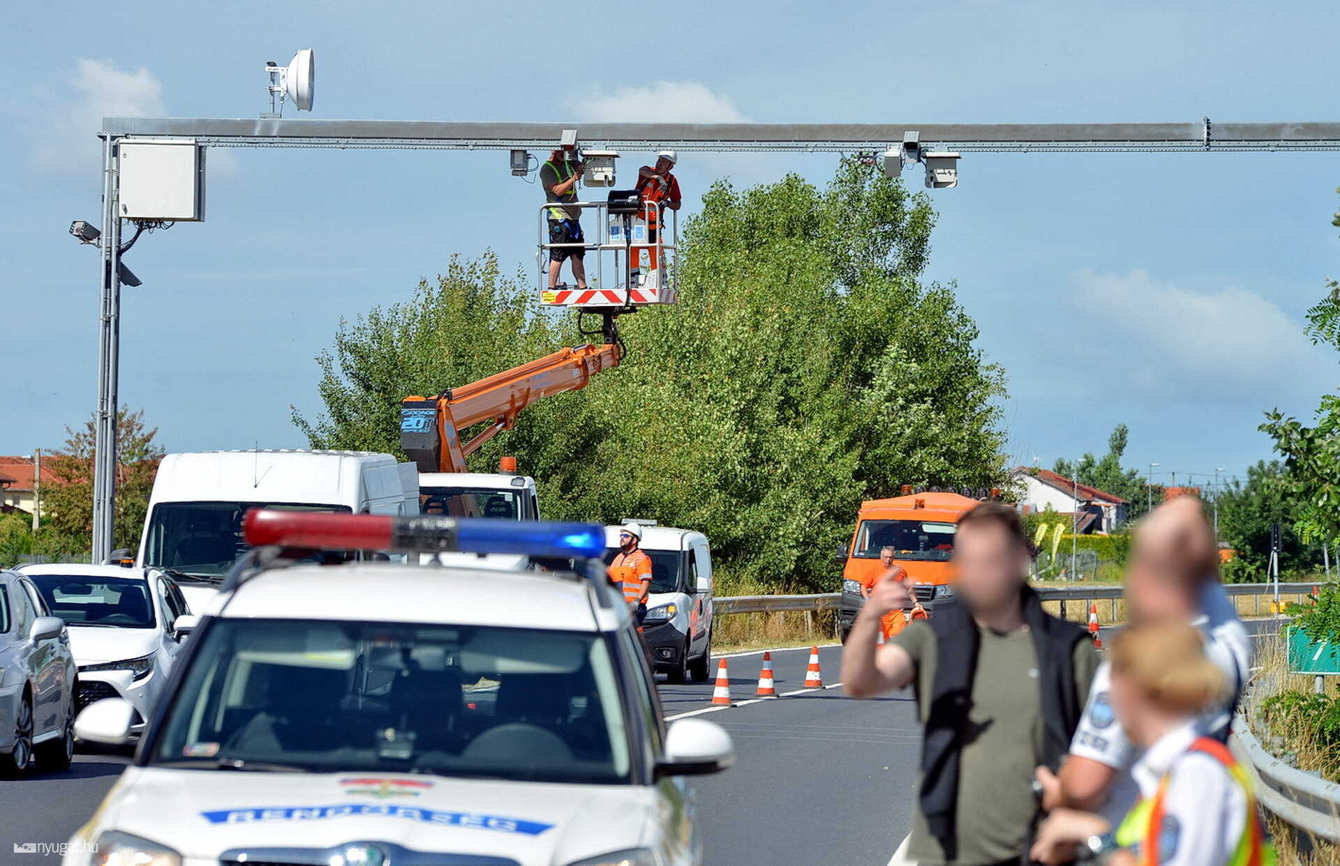 A matricaellenőrző kapunál végzett munkálatok miatt volt jelzőlámpás irányítás a 89-es főúton
