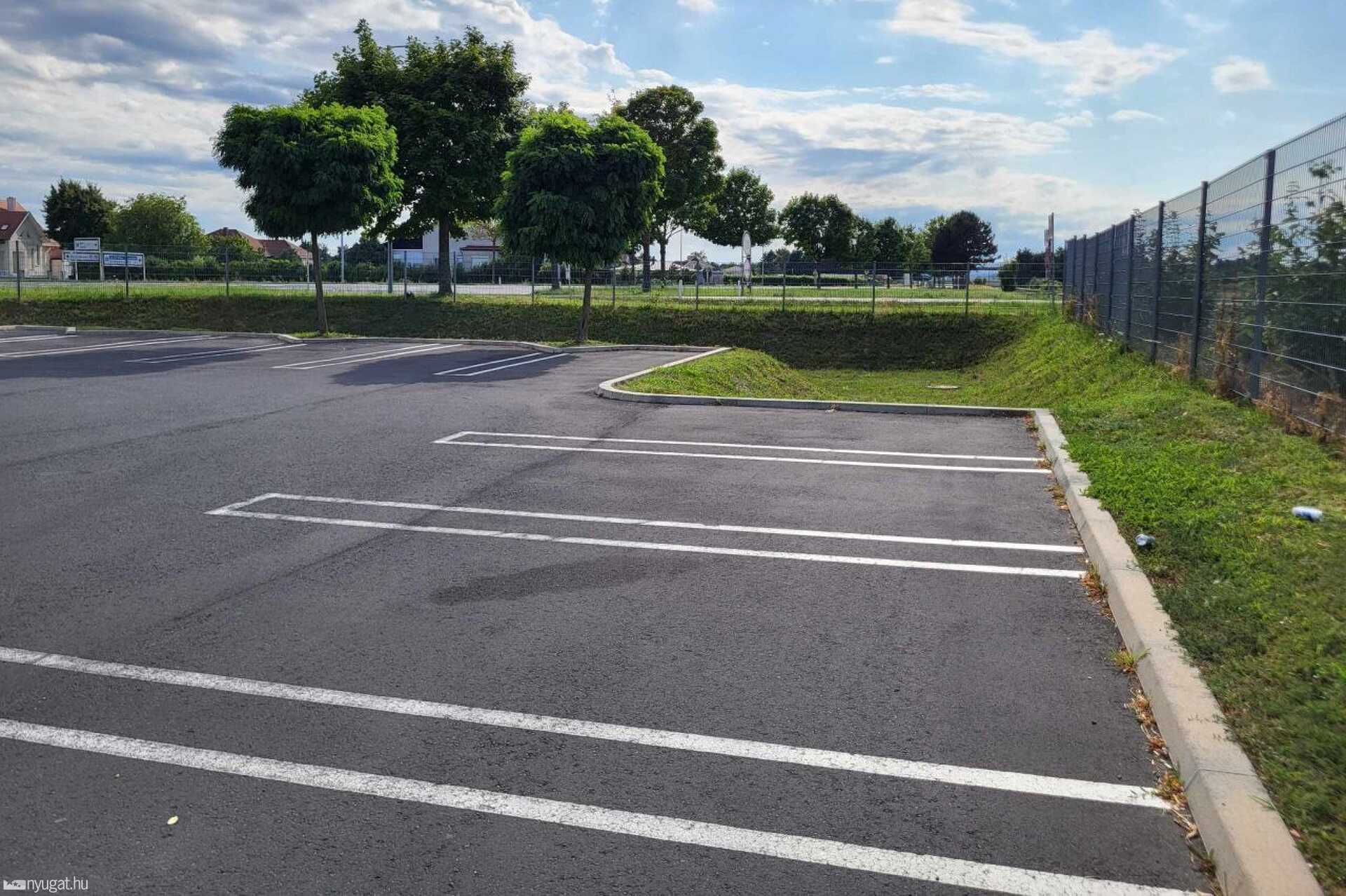 Szegélykövek az osztrák parkolókban
