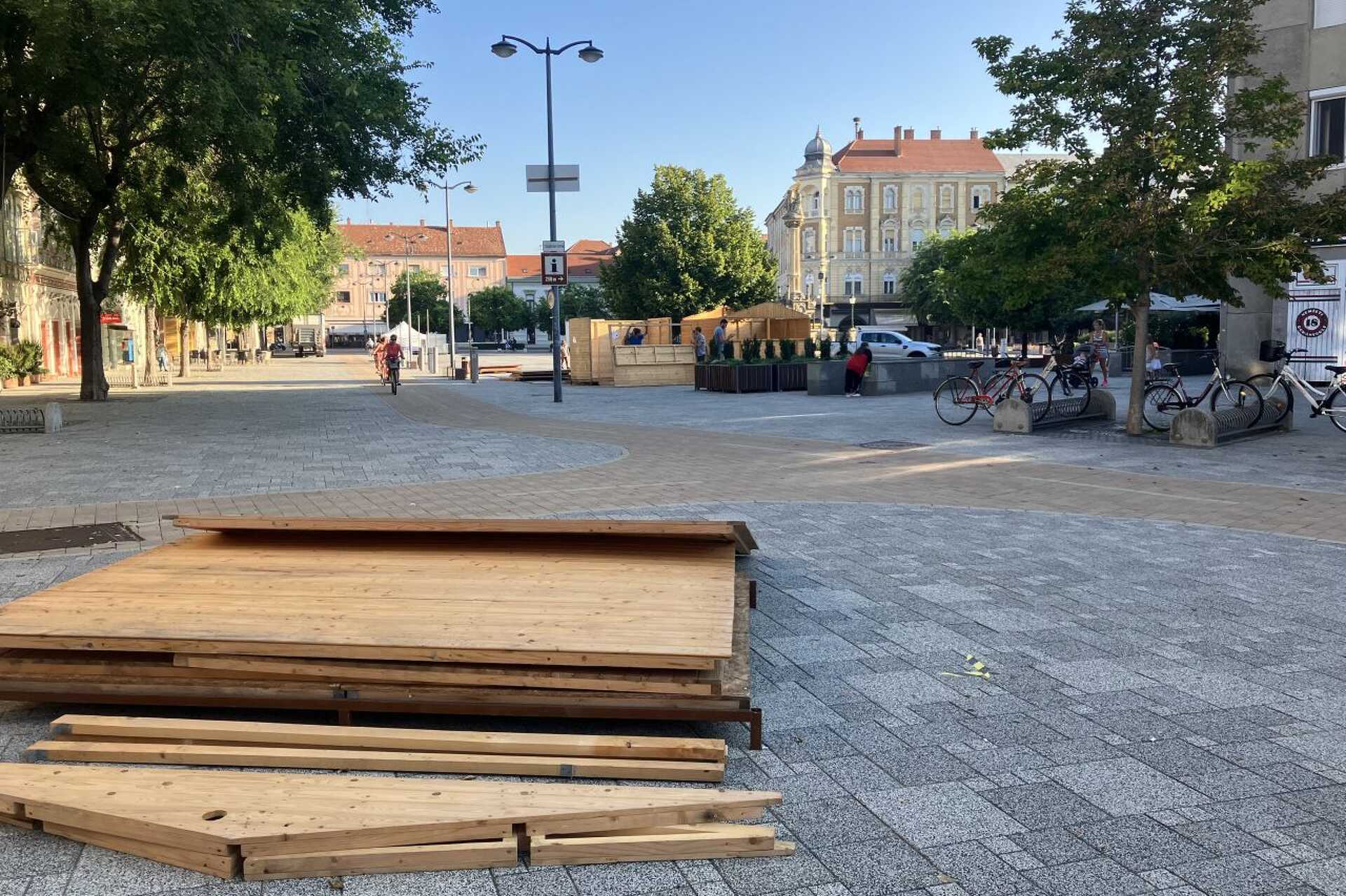 Épül az Öreg Város vására 