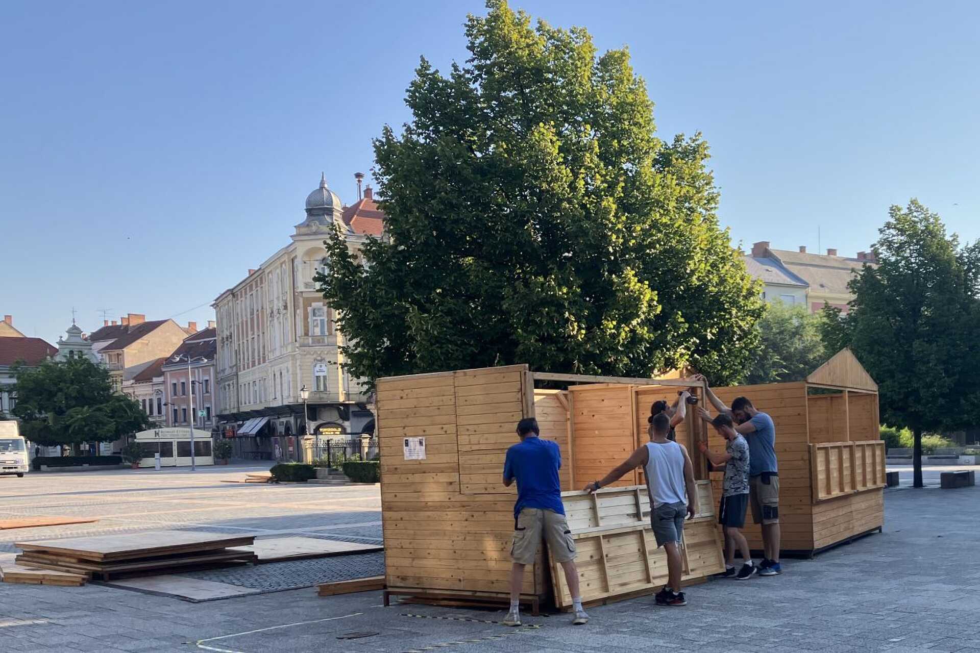 Épül az Öreg Város vására 