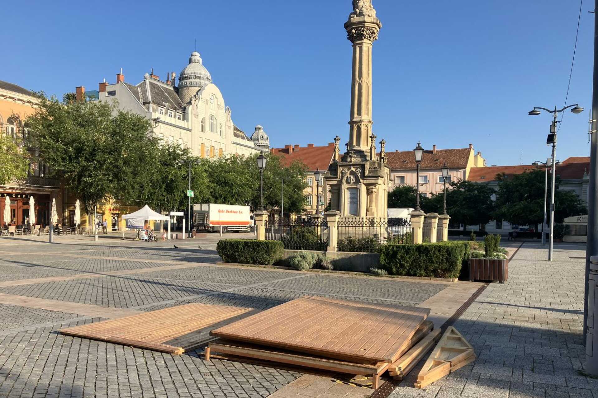 Épül az Öreg Város vására 