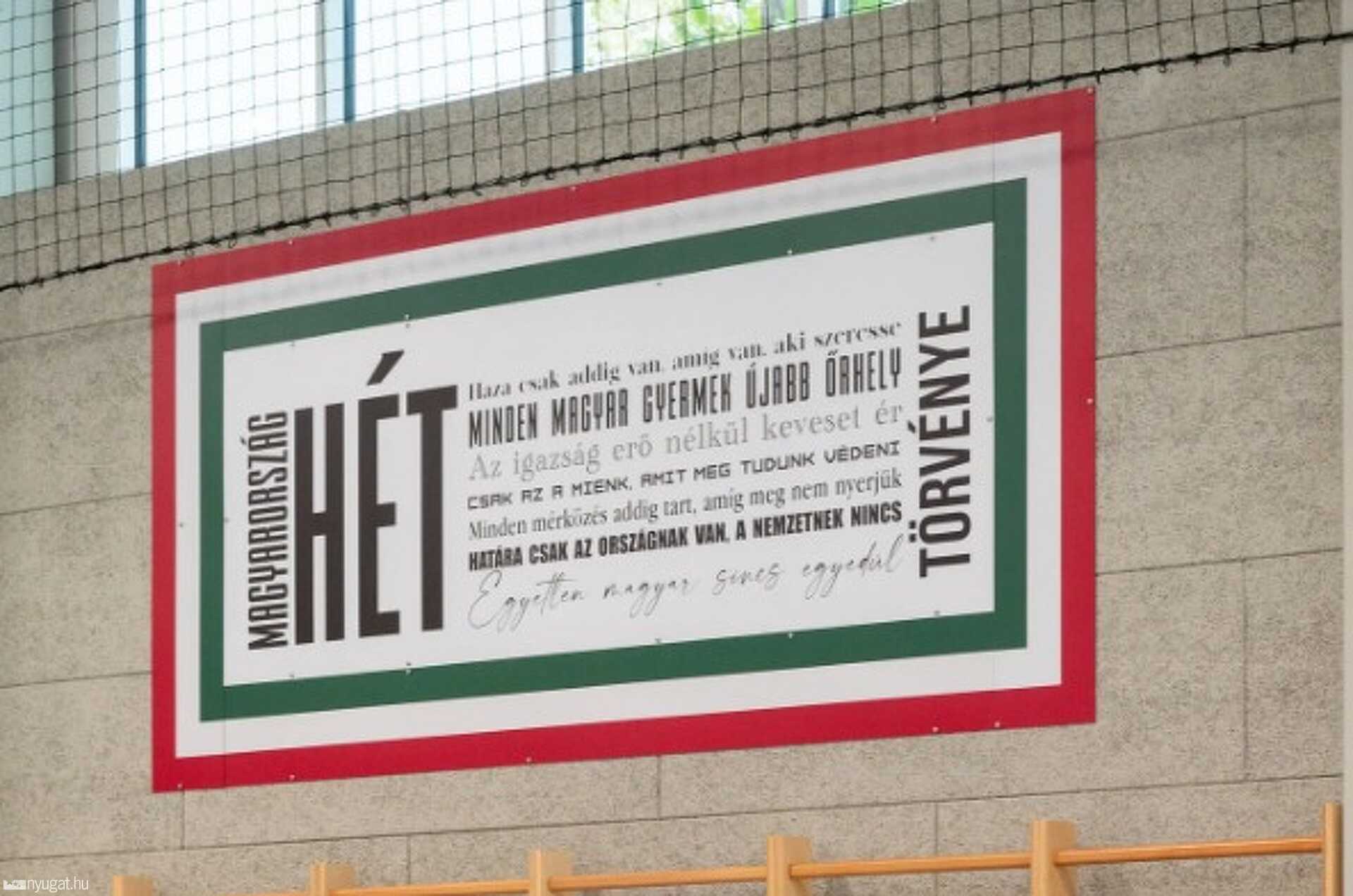 Orbán idézetek a tornateremben