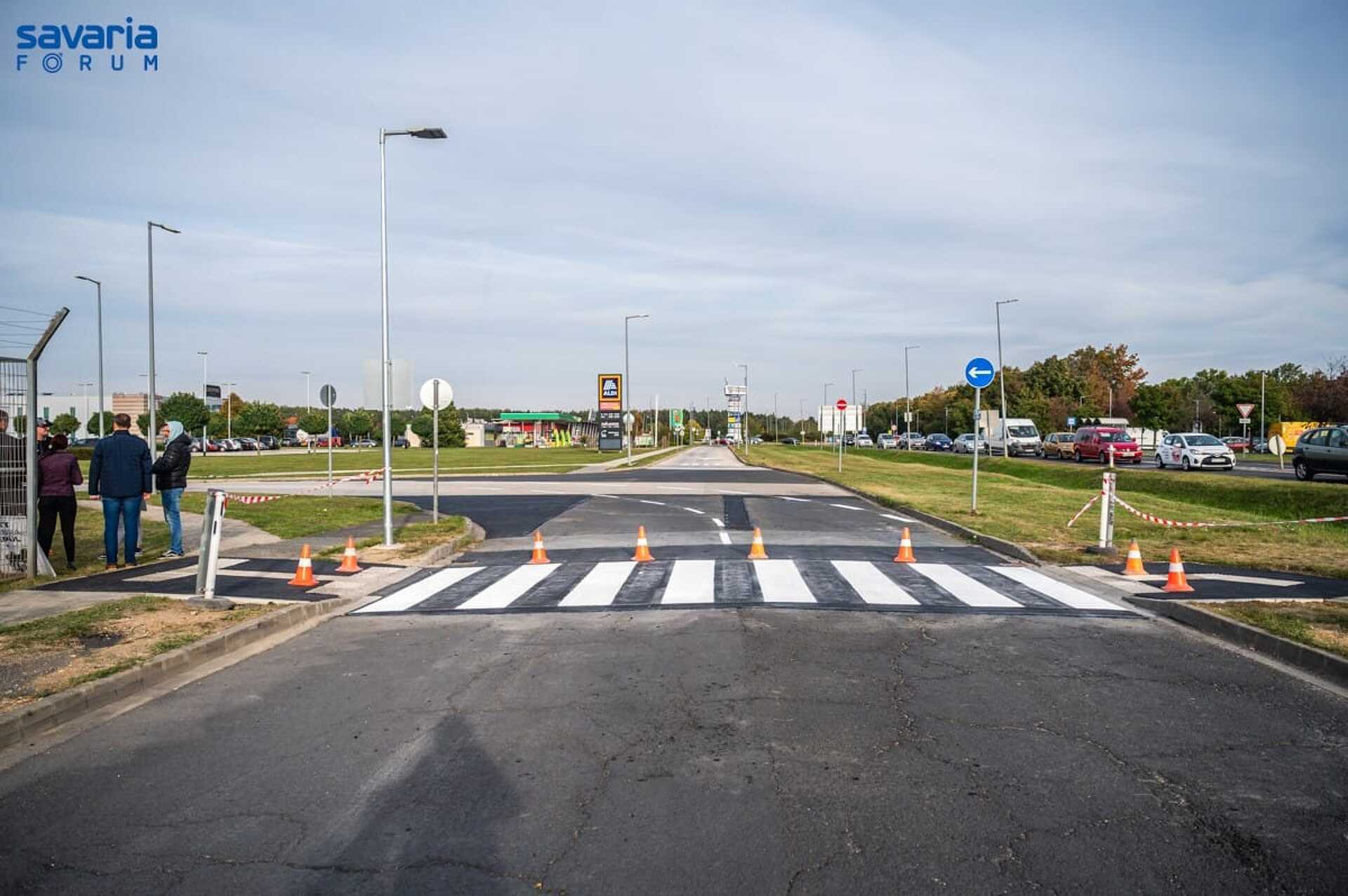 Elkészült a zebra a szombathelyi Metro áruháznál