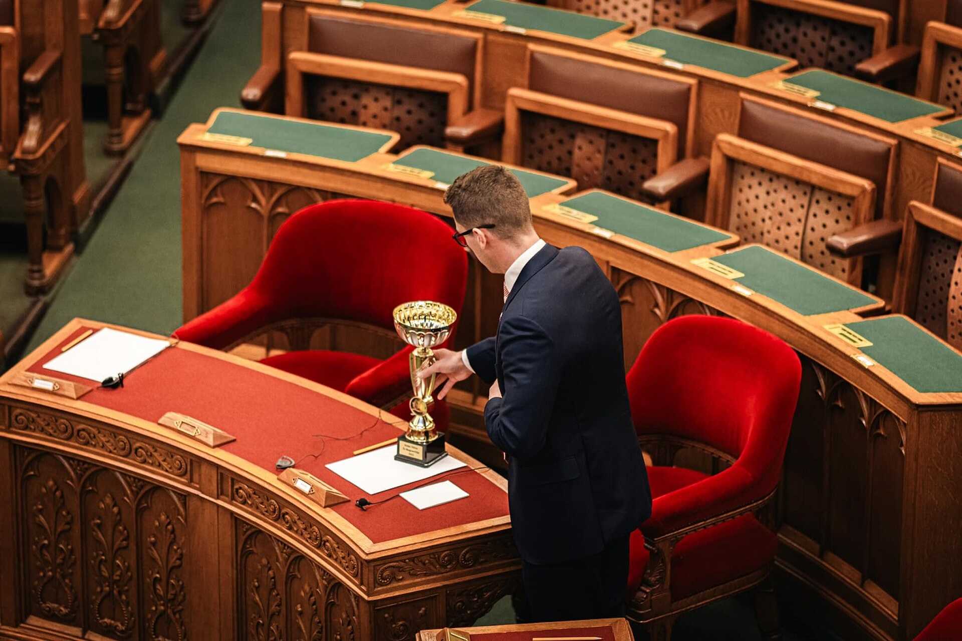 "Év megszorítója" díj Orbán Viktornak