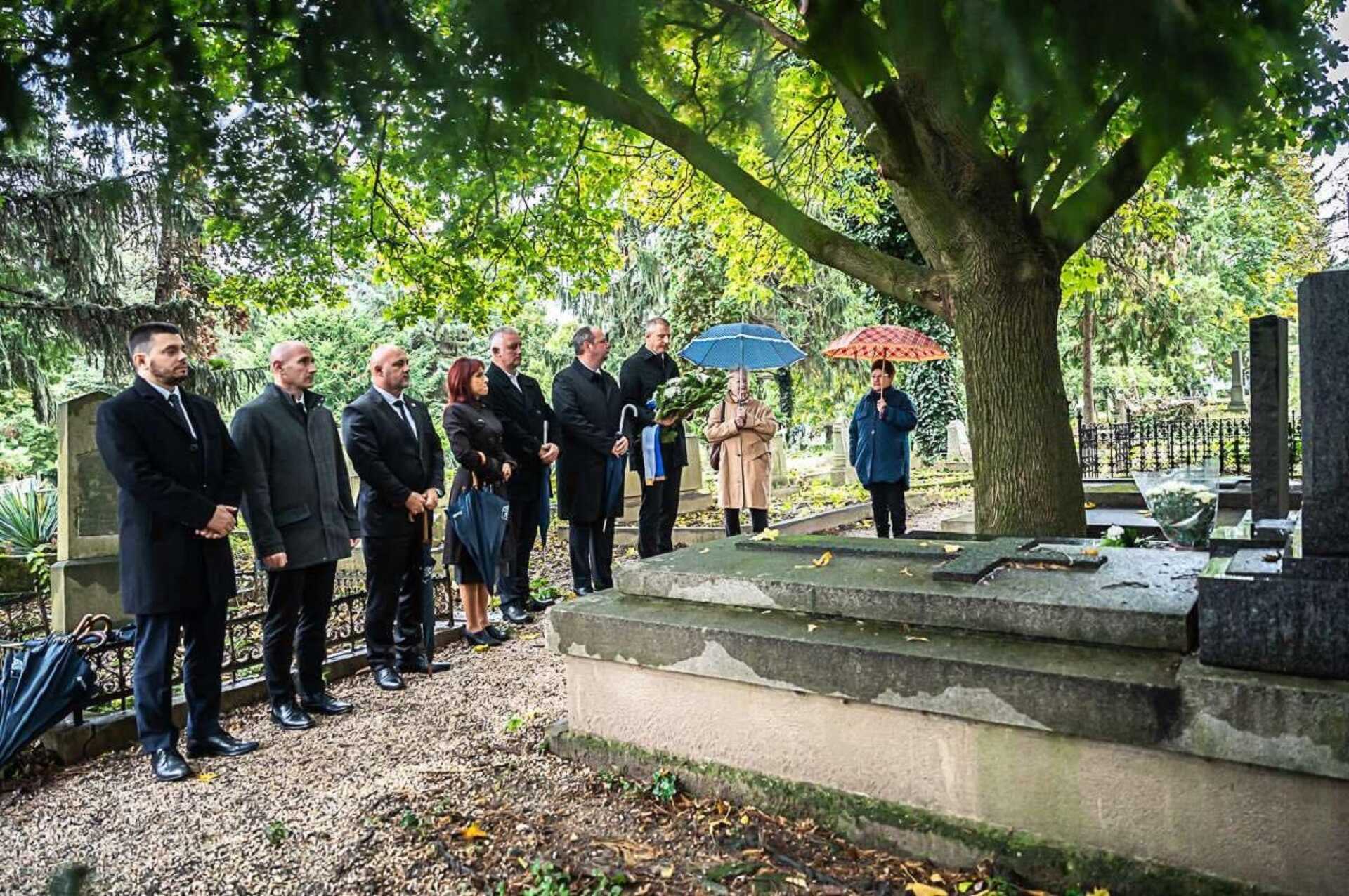 Emlékezik a városvezetés halottak napja alkalmából