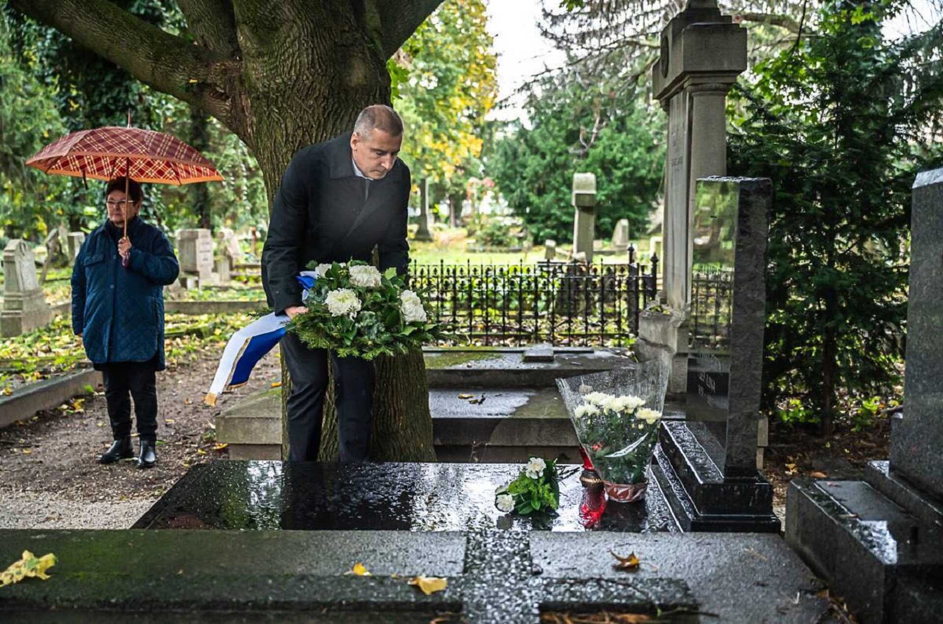 Emlékezik a városvezetés halottak napja alkalmából