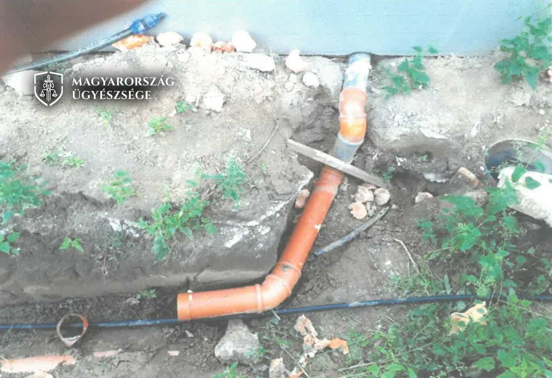 A vállalkozó a vezetékeket is megrongálta.