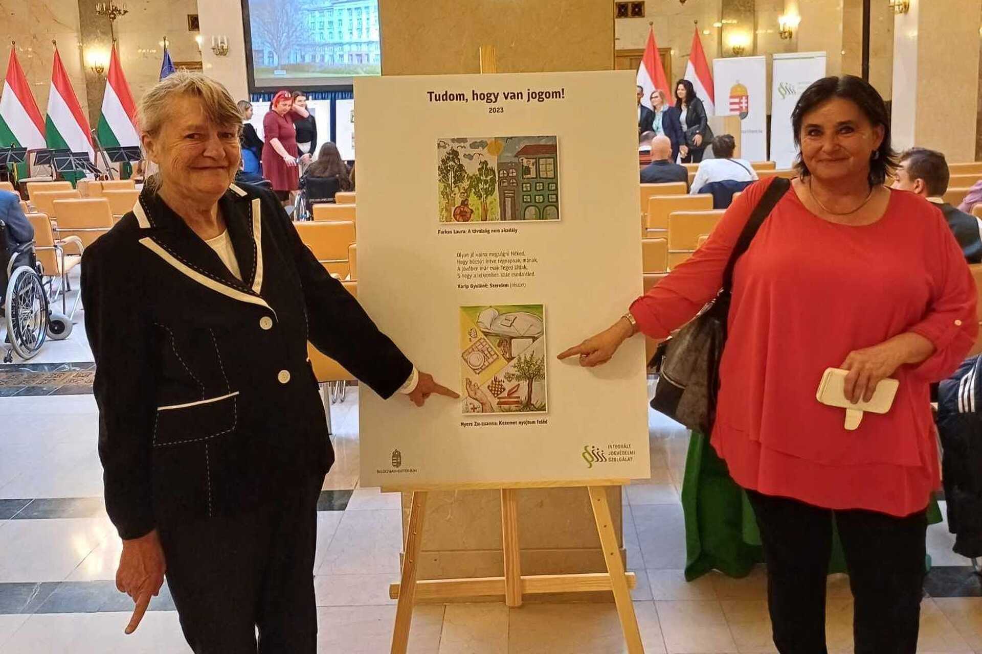 Zsuzsát elkísérte Ildikó, az otthon dolgozója