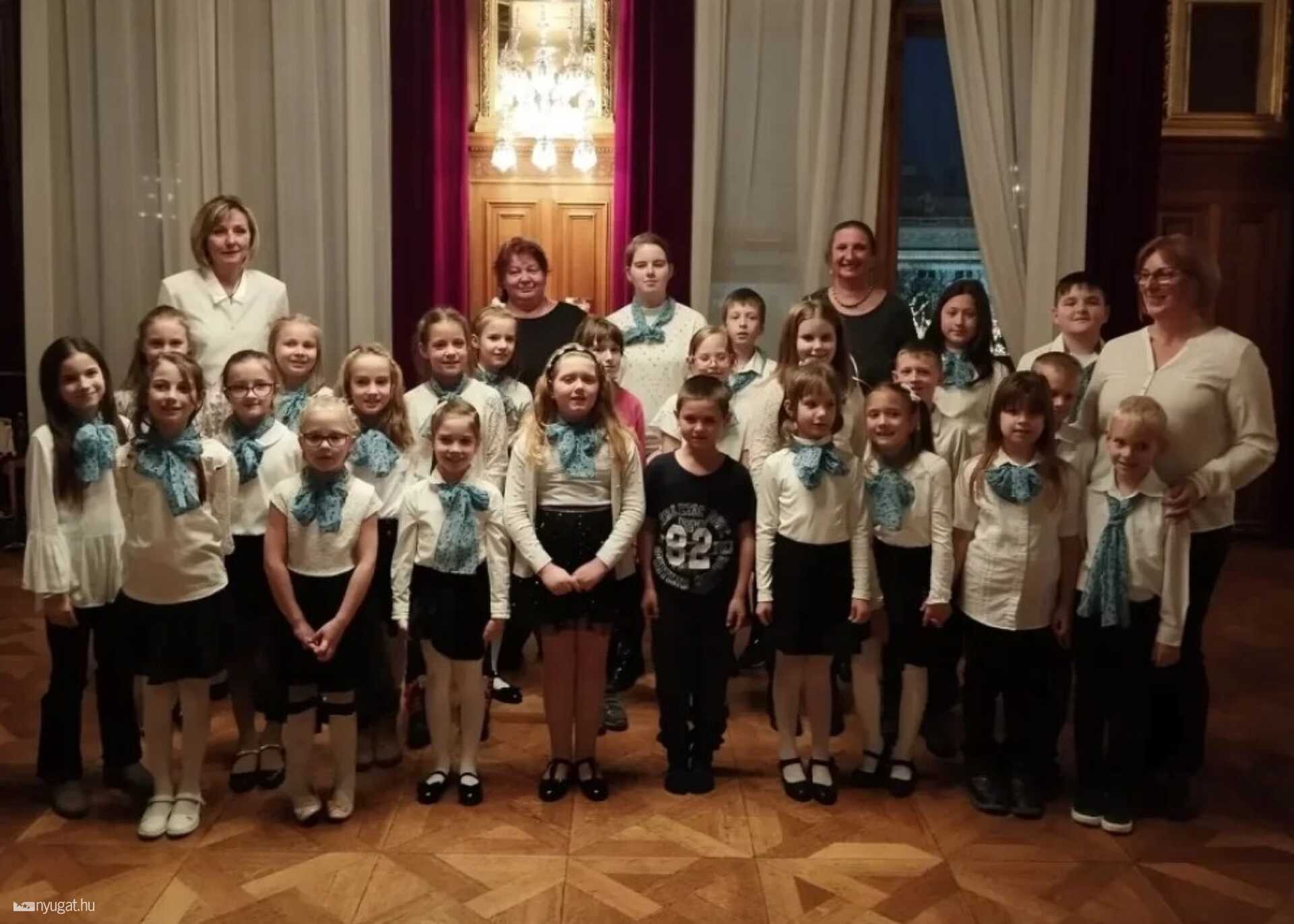 A Jáki Nagy Márton Nyelvoktató Nemzetiségi Általános Iskola énekkara 