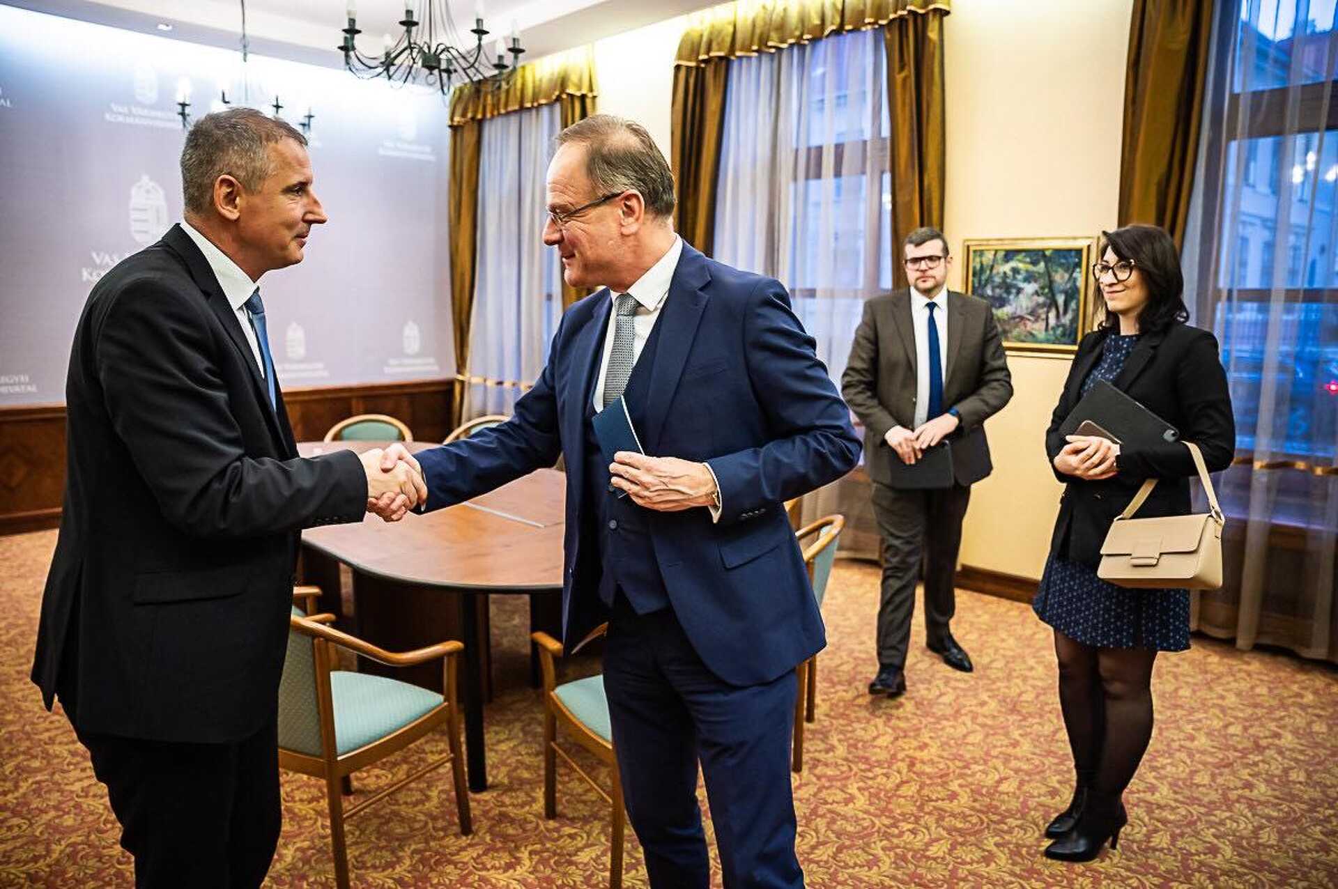 Nemény András és Navracsics Tibor találkozója 
