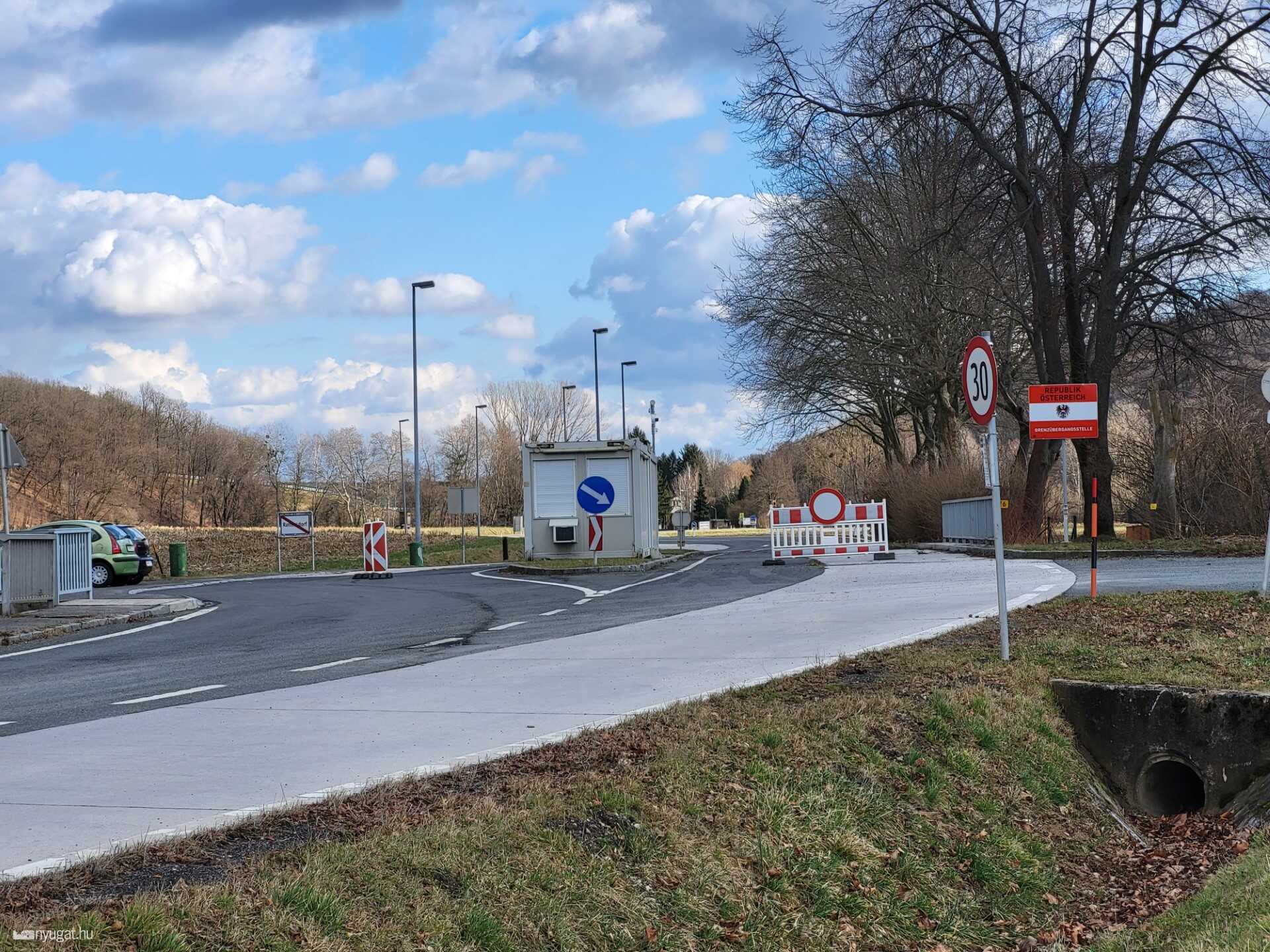 A lezárt határátkelő a burgenlandi oldalon