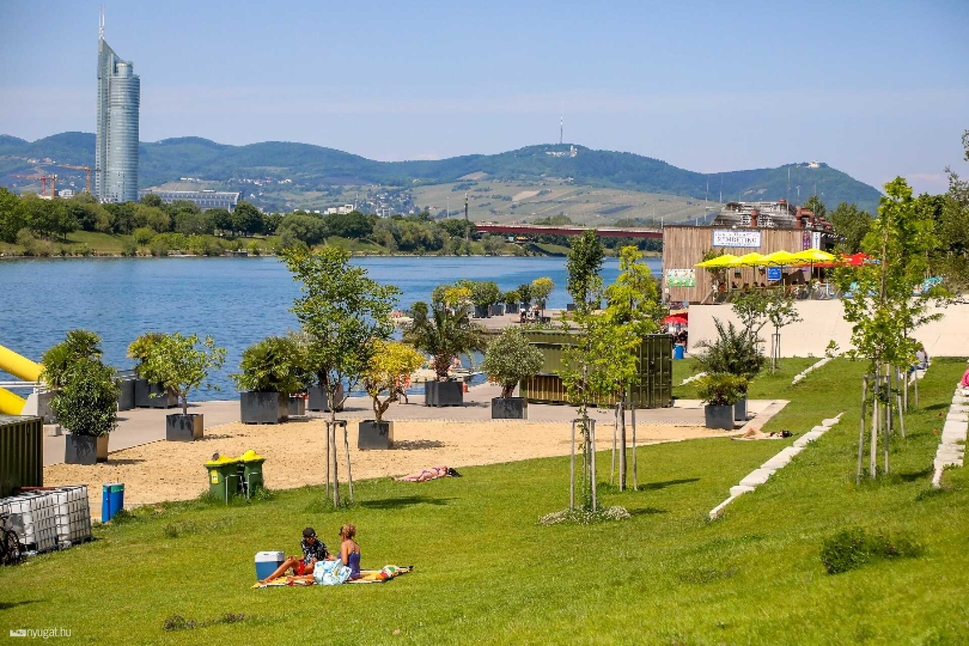 A korábban megújult CopaBeach is kedvelt fürdőzőhelye a bécsieknek.