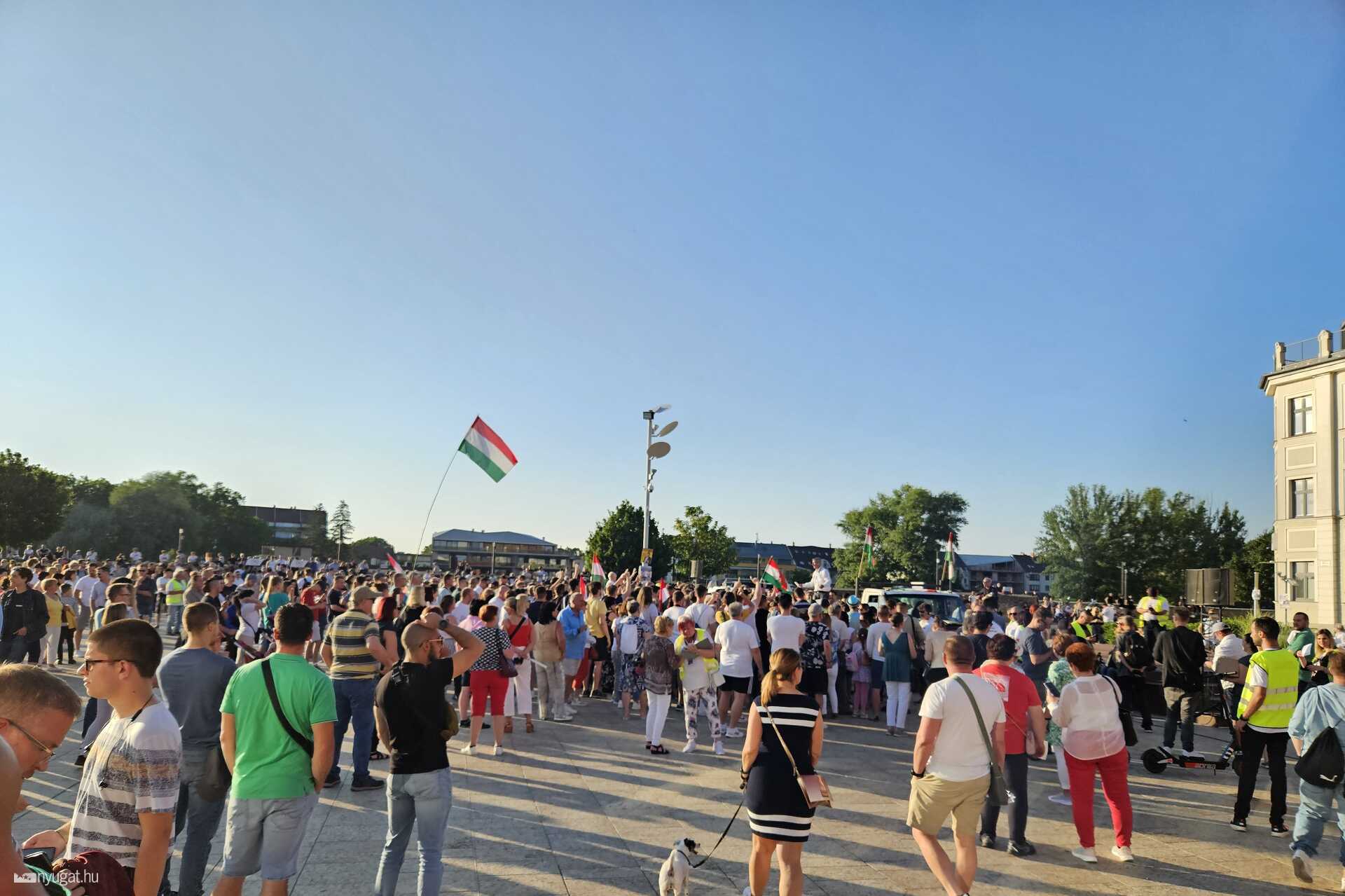 Magyar Péter tüntetése Győrben
