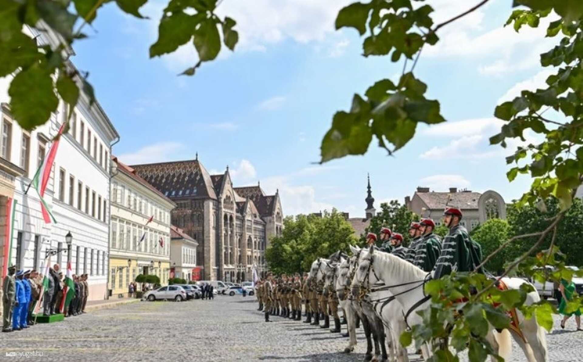 A Honvédelmi Minisztérium épülete a Kapisztrán téren 